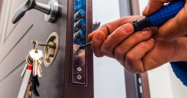 lock snapping exposed